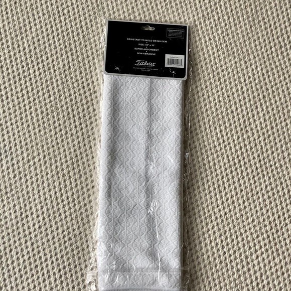 The Titleist Players Microfiber Golf Towel White - Picture 2 of 4